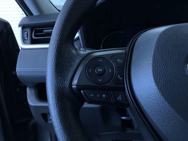 2025 Toyota RAV4 LE - Photo 25