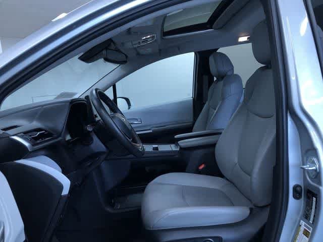 Thumbnail: 2025 Toyota Sienna - 18