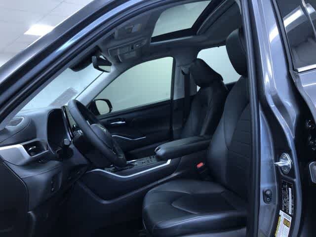 Thumbnail: 2022 Toyota Highlander - 18