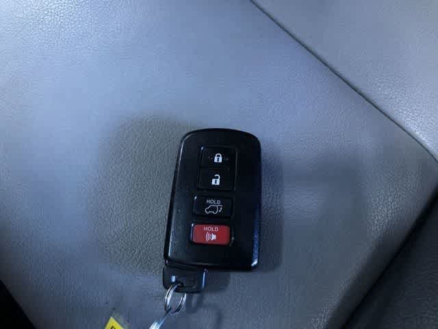 Thumbnail: 2013 Toyota RAV4 - 33