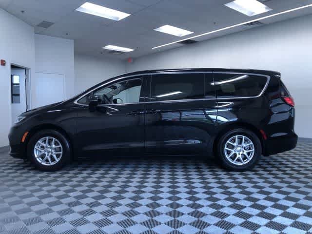 Thumbnail: 2024 Chrysler Pacifica - 12