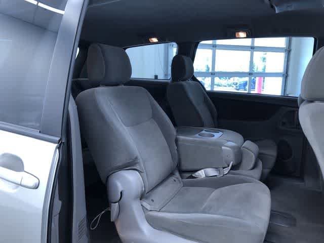 Thumbnail: 2005 Toyota Sienna - 22