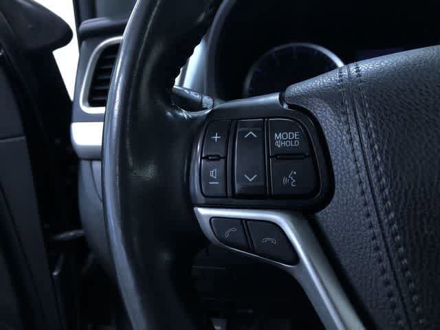 Thumbnail: 2019 Toyota Highlander - 25