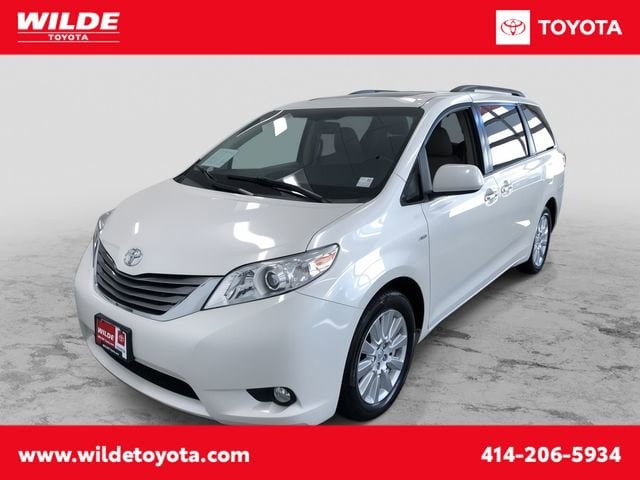 2017 Toyota Sienna XLE -
                West Allis, WI