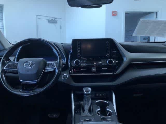 Thumbnail: 2021 Toyota Highlander - 17