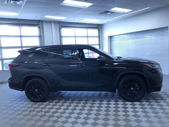 Thumbnail: 2025 Toyota Highlander - 35