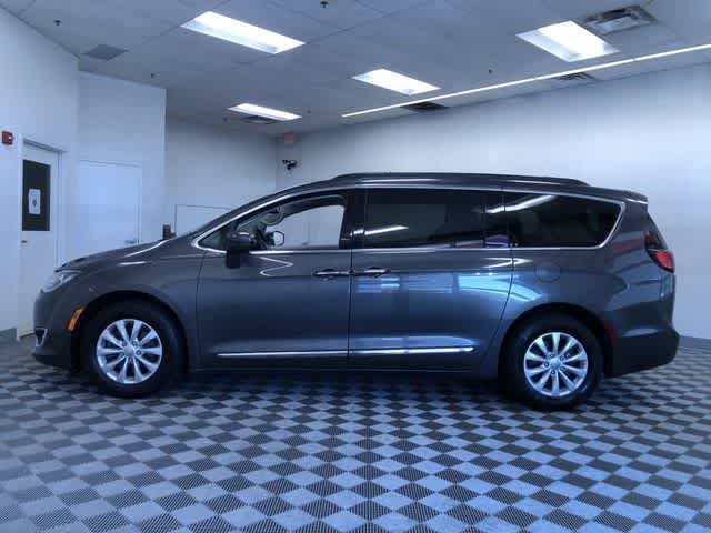 Thumbnail: 2017 Chrysler Pacifica - 12