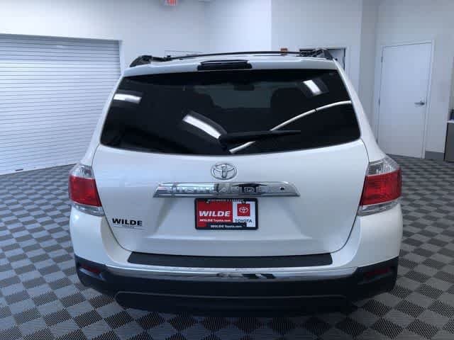 Thumbnail: 2013 Toyota Highlander - 16