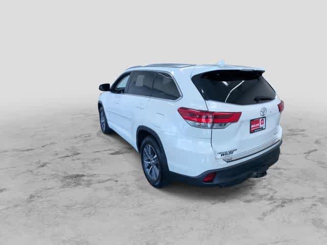 Thumbnail: 2017 Toyota Highlander - 8