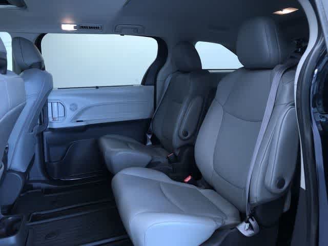Thumbnail: 2021 Toyota Sienna - 20