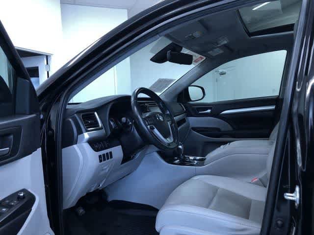 Thumbnail: 2019 Toyota Highlander - 10