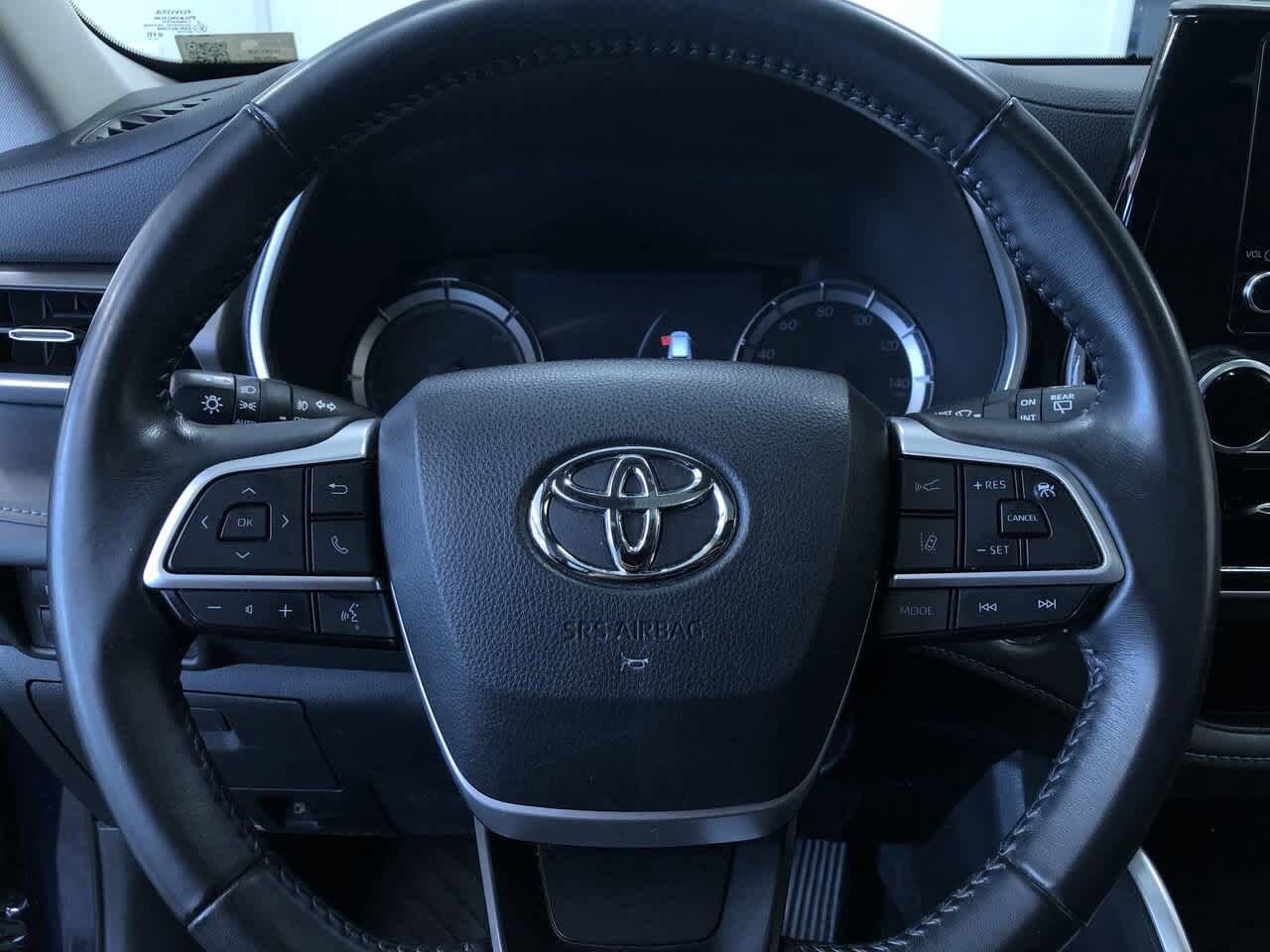 2023 Toyota Highlander XLE 25