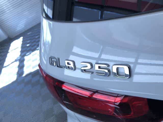 Thumbnail: 2021 Mercedes-Benz GLB - 16