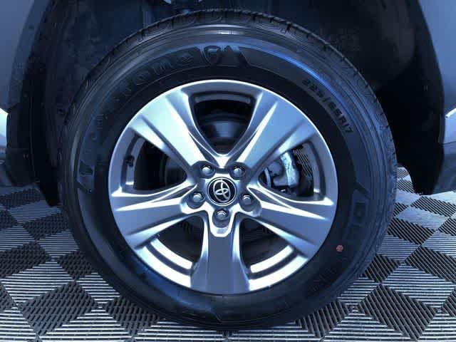 2025 Toyota RAV4 LE - Photo 16