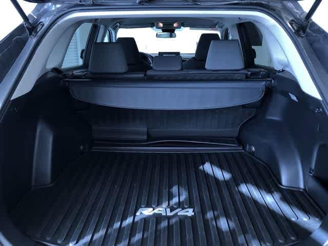 Thumbnail: 2020 Toyota RAV4 - 31