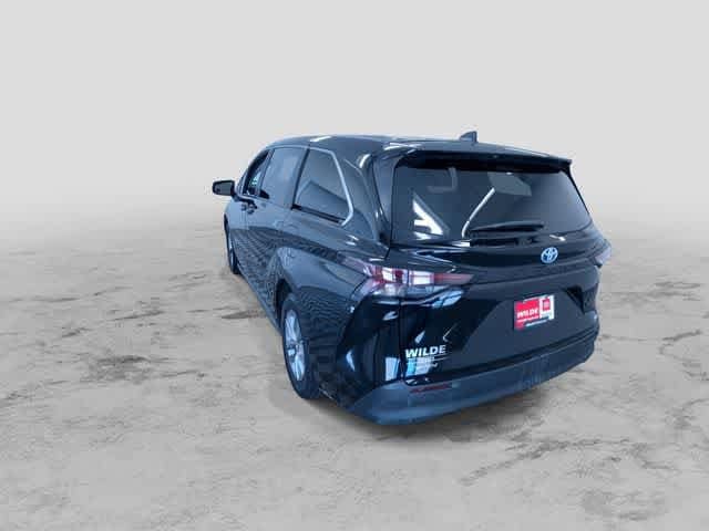 Thumbnail: 2025 Toyota Sienna - 8