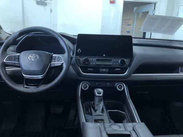 Thumbnail: 2025 Toyota Grand Highlander - 9