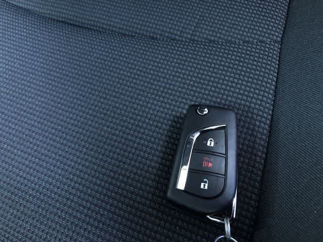 Thumbnail: 2025 Toyota RAV4 - 32