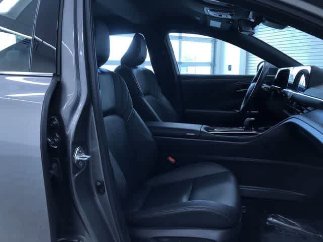 Thumbnail: 2025 Toyota Crown - 22