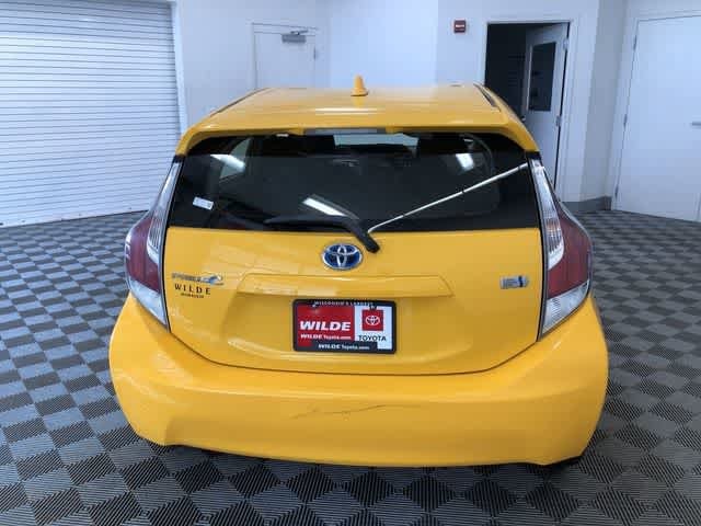 Thumbnail: 2015 Toyota Prius c - 15