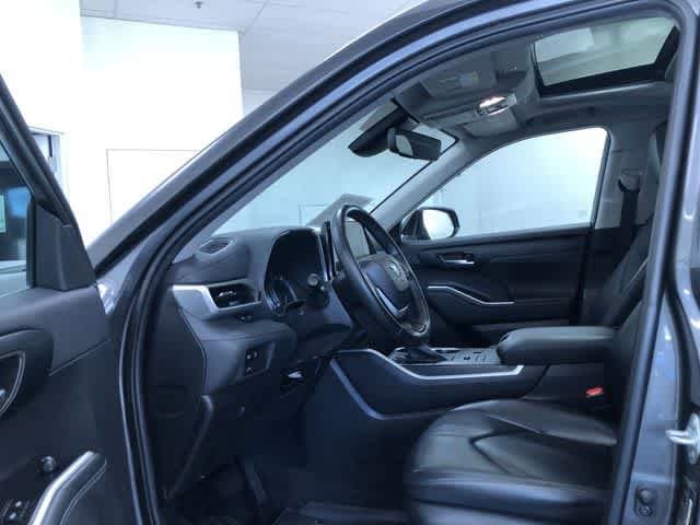 Thumbnail: 2023 Toyota Highlander - 12