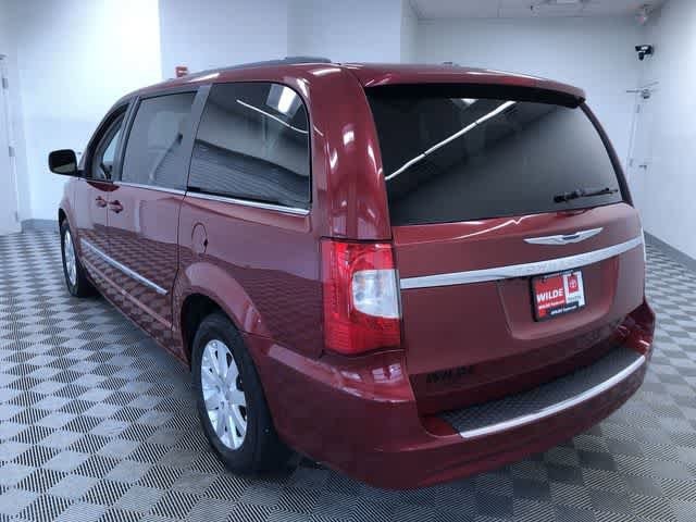 Thumbnail: 2015 Chrysler Town & Country - 13