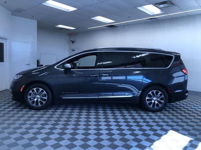 Thumbnail: 2021 Chrysler Pacifica - 12