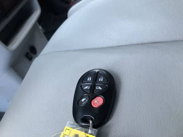 Thumbnail: 2014 Toyota Sienna - 37