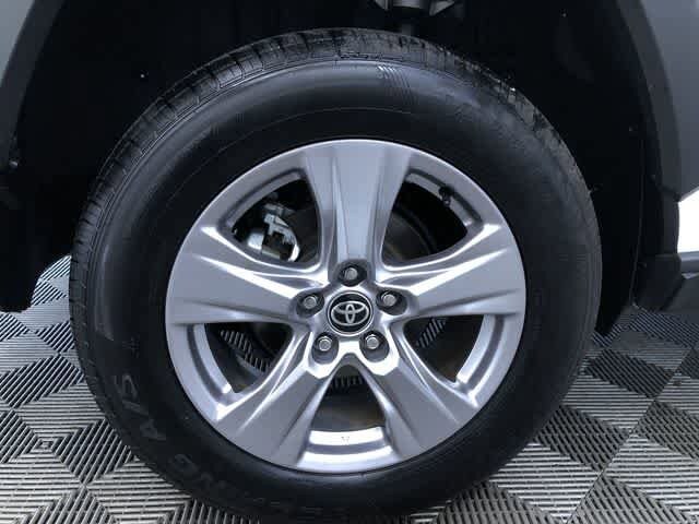2025 Toyota RAV4 XLE - Photo 22