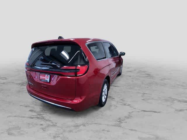 Thumbnail: 2025 Chrysler Pacifica - 10