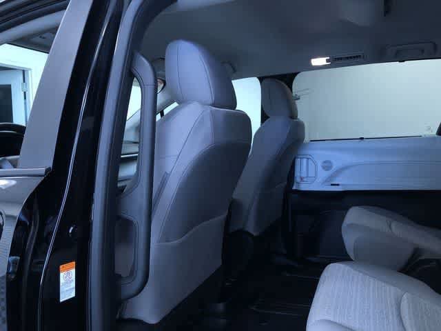 Thumbnail: 2026 Toyota Sienna - 18