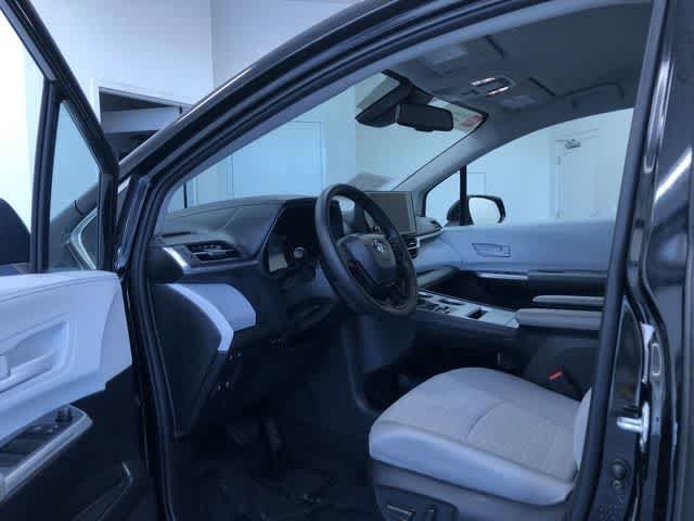 Thumbnail: 2026 Toyota Sienna - 10