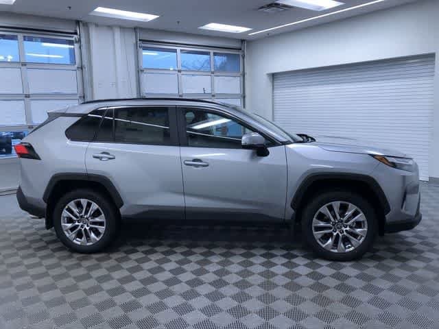 Thumbnail: 2025 Toyota RAV4 - 27