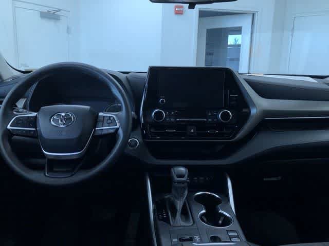Thumbnail: 2023 Toyota Highlander - 16