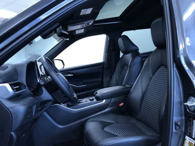 Thumbnail: 2025 Toyota Highlander - 10