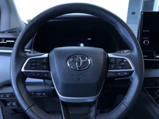 Thumbnail: 2025 Toyota Sienna - 25