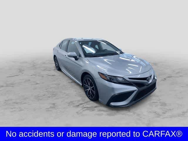 2024 Toyota Camry SE photo 3