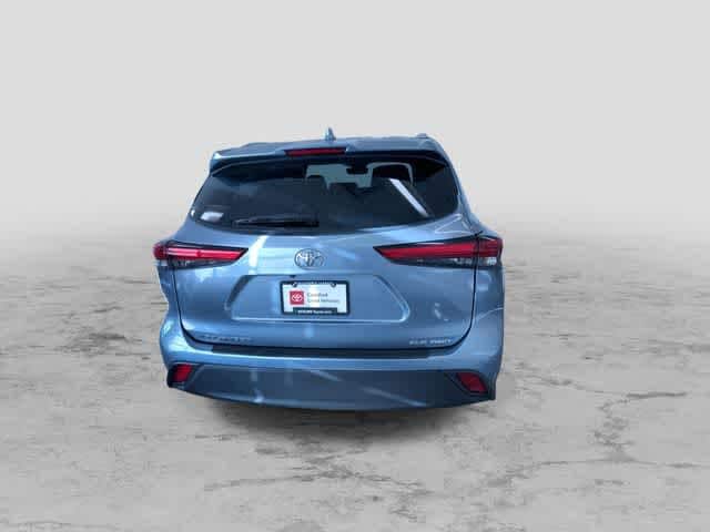 Thumbnail: 2022 Toyota Highlander - 8