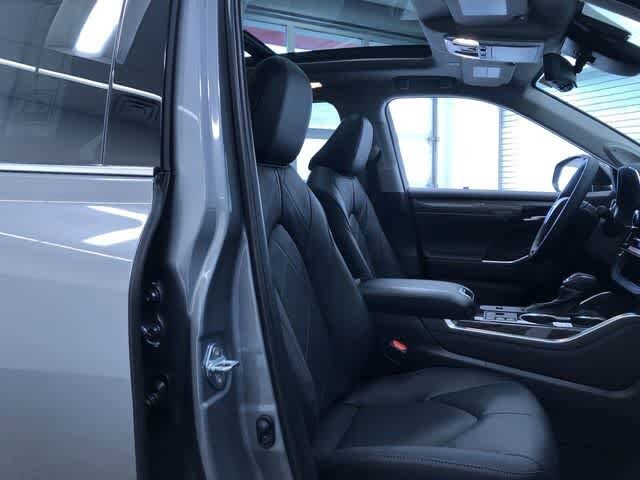 Thumbnail: 2026 Toyota Highlander - 14