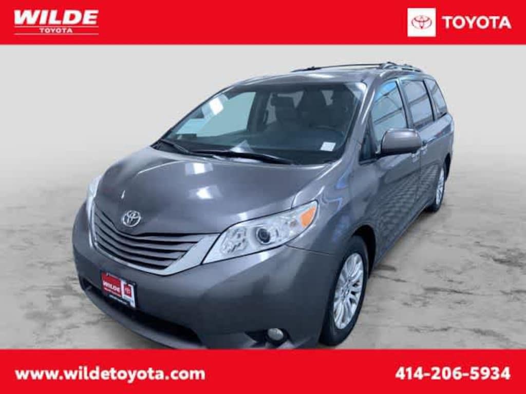 Used 2015 Toyota Sienna XLE Mini-van, Passenger