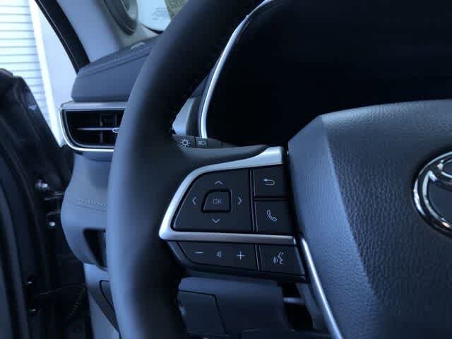 Thumbnail: 2026 Toyota Highlander - 17