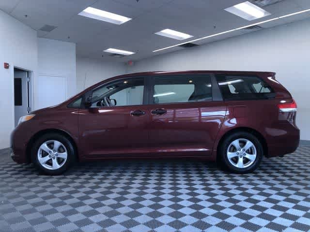 Thumbnail: 2012 Toyota Sienna - 13