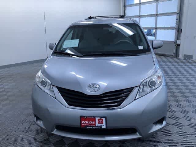 Thumbnail: 2011 Toyota Sienna - 15
