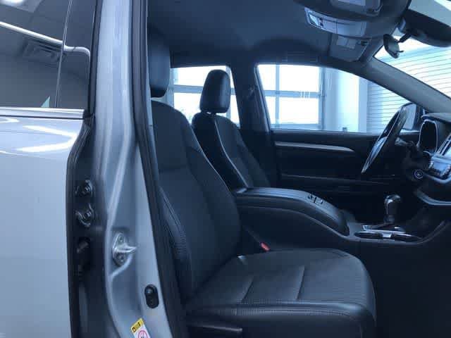 Thumbnail: 2019 Toyota Highlander - 25