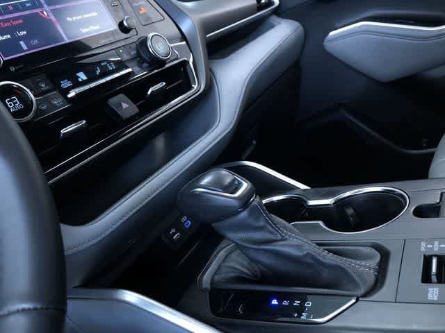 Thumbnail: 2022 Toyota Highlander - 29