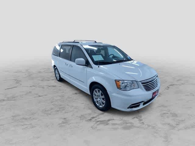 Thumbnail: 2015 Chrysler Town & Country - 3