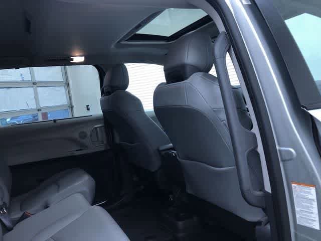 Thumbnail: 2021 Toyota Sienna - 22