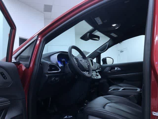 Thumbnail: 2025 Chrysler Pacifica - 11