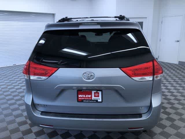 Thumbnail: 2011 Toyota Sienna - 14