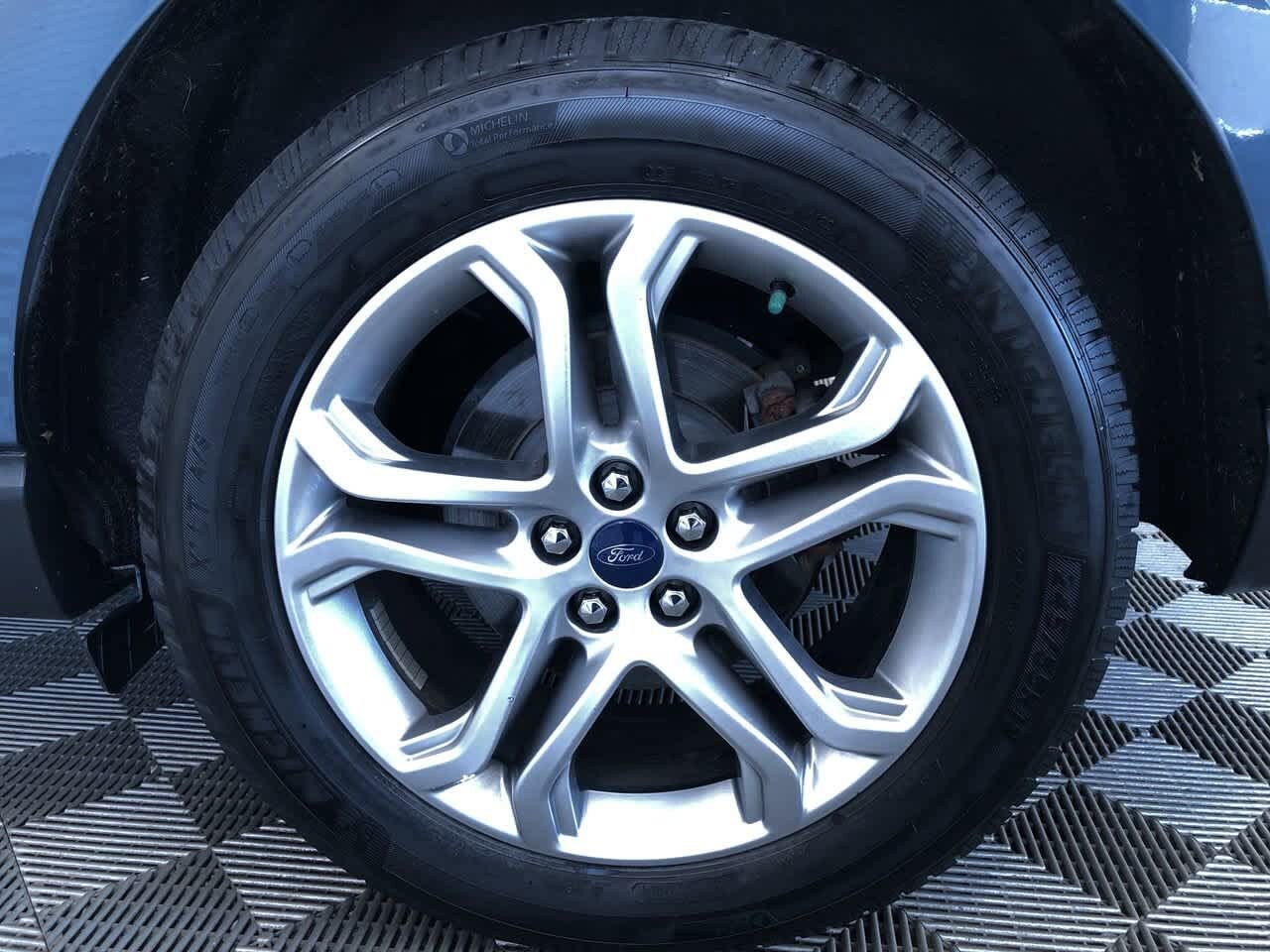 Thumbnail: 2016 Ford Edge - 16